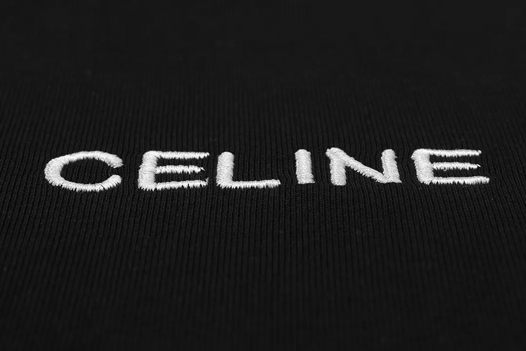 Celine 2026 official website New Arrival Imported machine high-density embroidered small letters logo Men's and women's Same Style short-sleeved T-shirt ·Customized 300 grams of 100% double yarn pure cotton fabric ·Defined dyeing of 32 double-strand threads ·Collar label, hangtag, main mark and three labels complete Color: Black Size: XS S M L